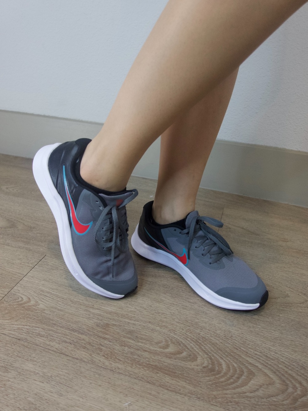 Nike Star Runner 3 GS Running Shoes Size 7Y
